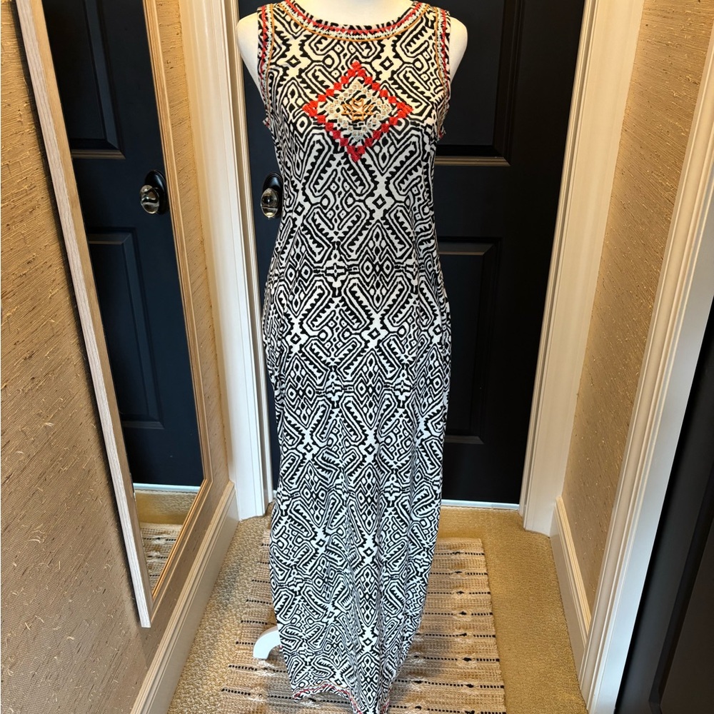 Black and White Geometric Maxi Dress